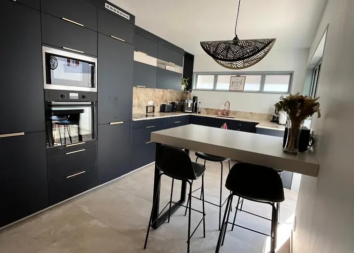 Maison Renovee Avec Patio A Pied